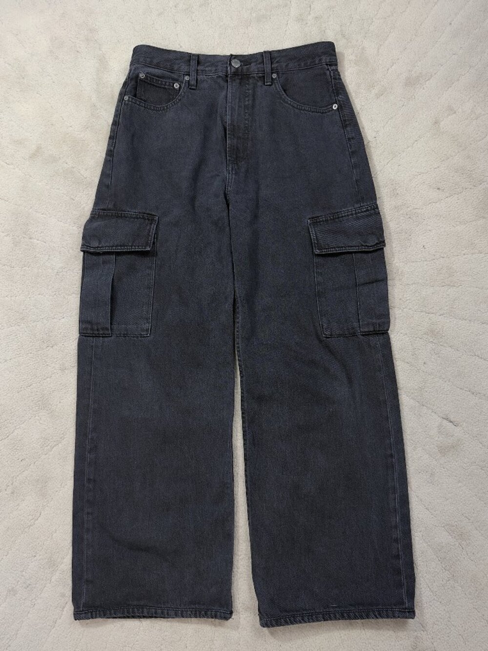 Aritzia Denim Forum The Farrah Hi Rise Cargo black 28 jeans